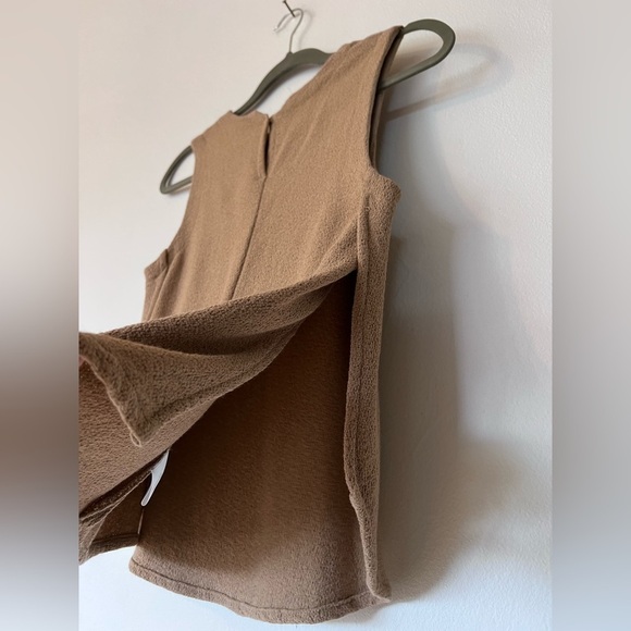 ALC Tan Sleeveless Textured Woven Crepe Top Open Sides Medium - Picture 3 of 5